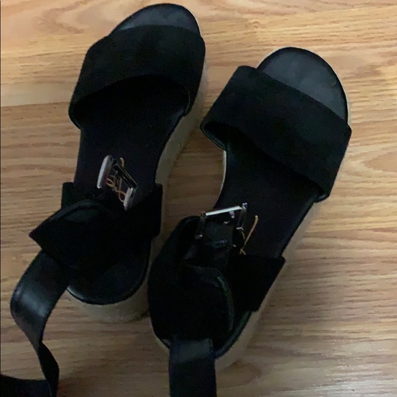 Black Shoes - Picture 2 of 6